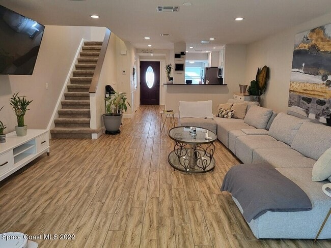 Building Photo - 335 Paradise Blvd