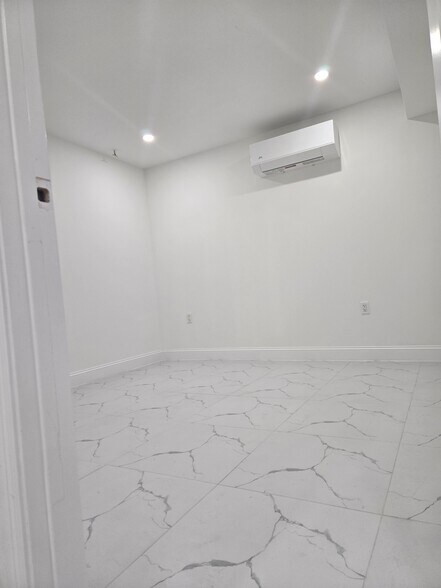Building Photo - 13246 154th St
