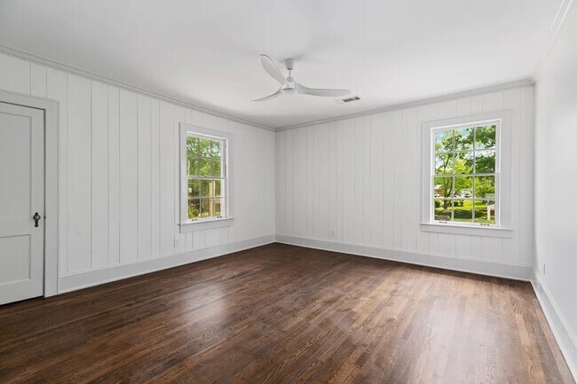 Building Photo - Perry St LHP