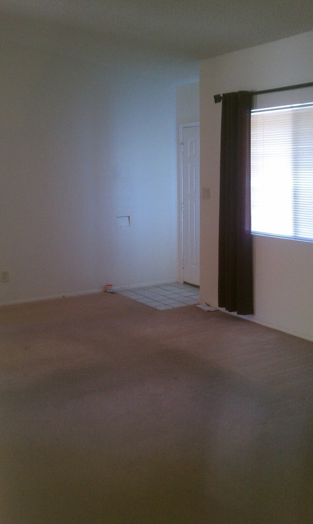 Building Photo - 2310 Primrose Dr