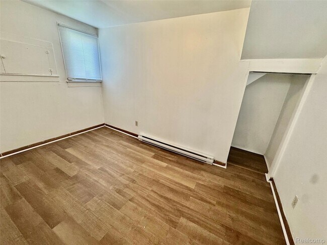 Building Photo - 219 N Prospect Rd