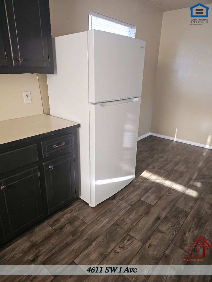 Building Photo - 4611 SW I Ave