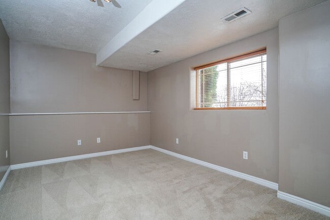 Building Photo - Beautiful 4 Bed, 3.5 Bath in Clinton - Was...
