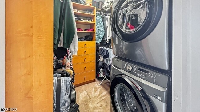 Building Photo - 106 6th Ave