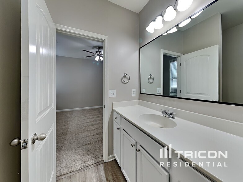Building Photo - 7802 Bluefin Trail