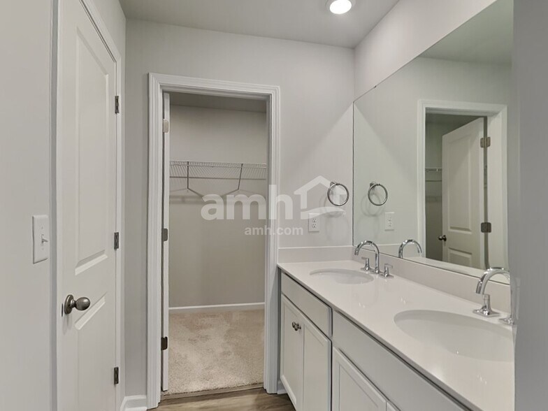 Building Photo - 3984 Zepelin Wy