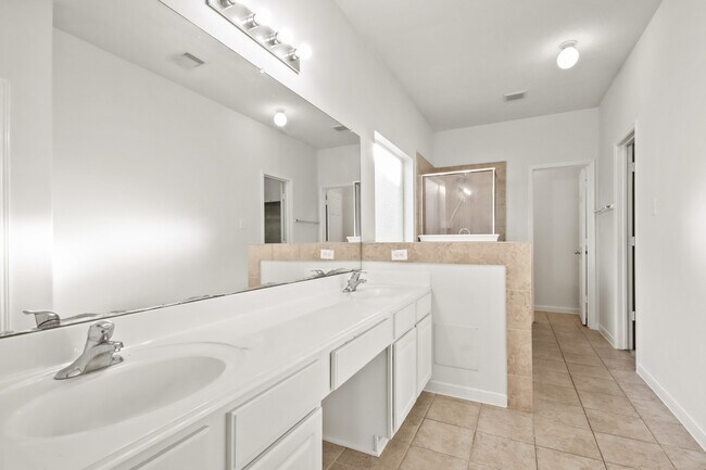 Building Photo - 15114 Cave Creek Dr