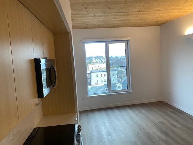 Building Photo - 154 Broadway