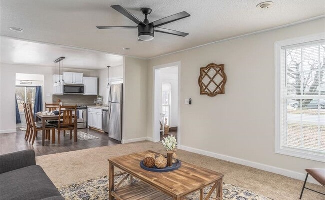 Building Photo - 2/ 1 Home for Rent!