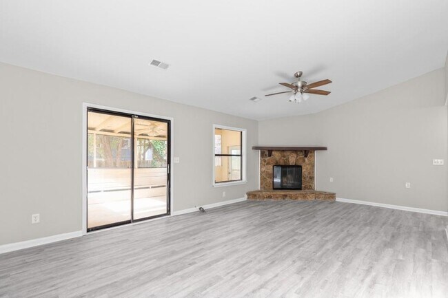 Building Photo - 1042 Mainstreet Lake Dr