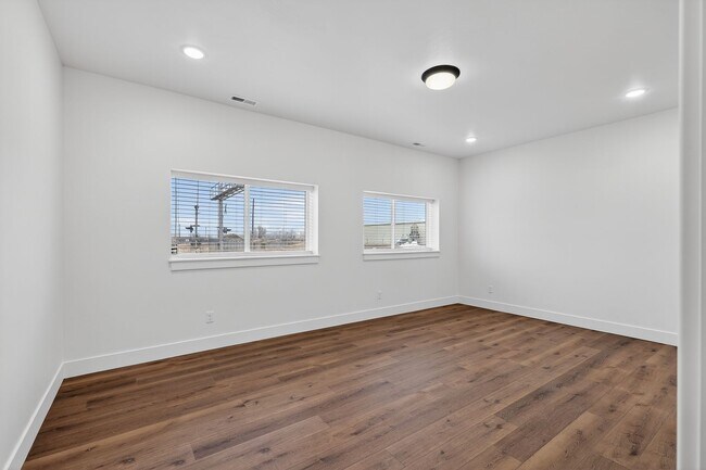 Building Photo - JR119L