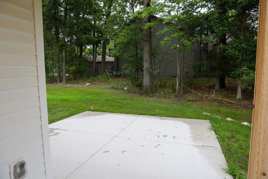Back Patio Space - 5008 Danbury Pl