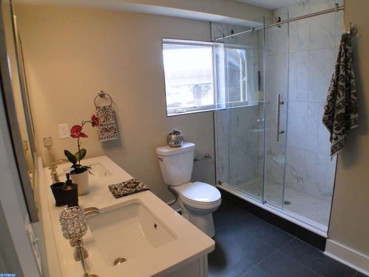 Primary bathroom - 118 W Laurel St