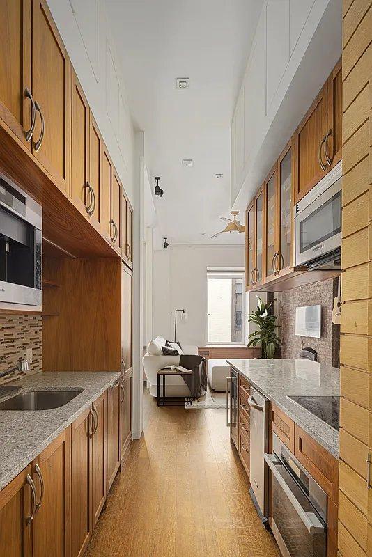 Building Photo - 3 bedroom in New York NY 10003