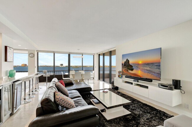 Building Photo - 5550 N Ocean Dr
