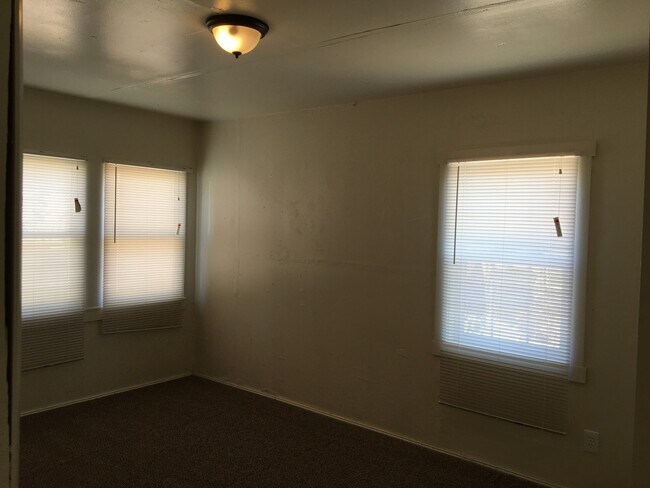 Building Photo - duplex