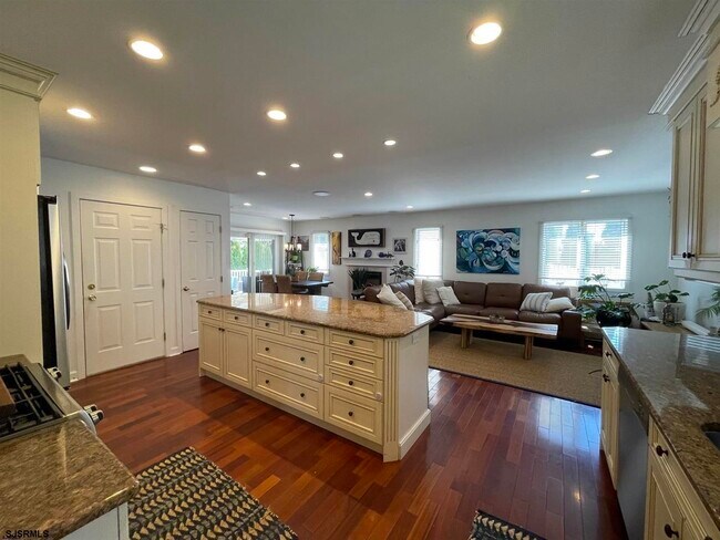 Building Photo - 12 Seaside Ct