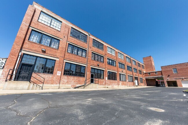 Building Photo - Large One Bedroom One and half bath Loft A...