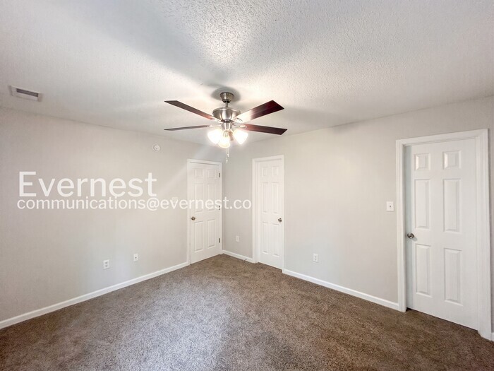 Building Photo - 10721 Ridgefield Dr