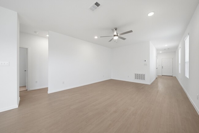 Building Photo - 610 Amber Fls Dr