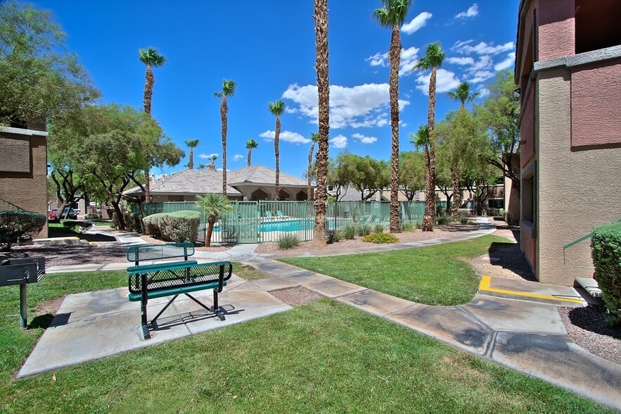 Building Photo - Villanova