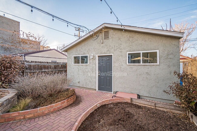 Building Photo - 3033 Welton St