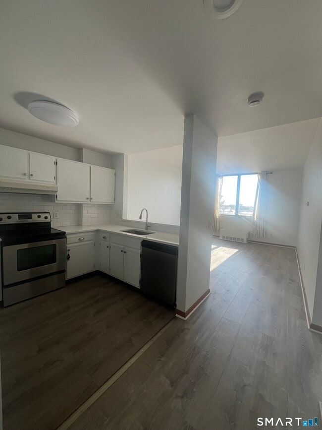 Building Photo - 49 Day St