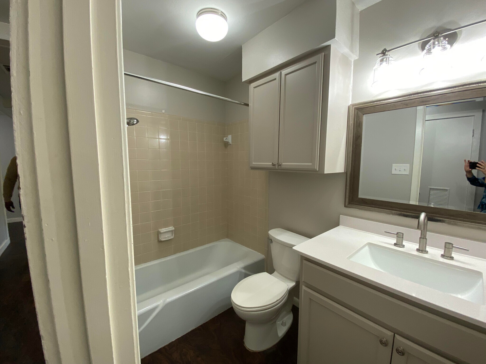 Building Photo - 6408 Bel Air Dr