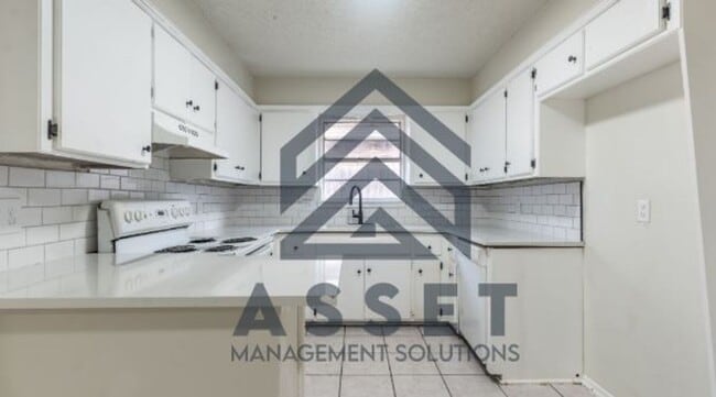 Building Photo - 4 Bedroom Available for Lease & Rent to Own!