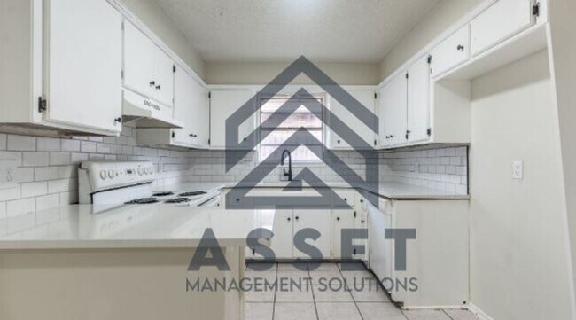 Building Photo - 4 Bedroom Rent to Own Home Available!