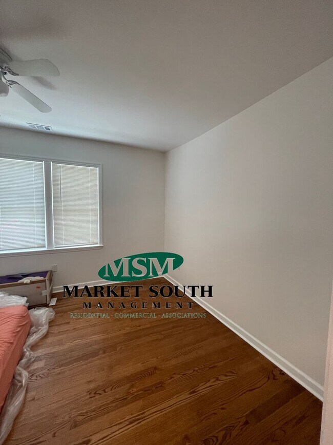 Building Photo - BEAUTIFUL HOME- AVAILABLE JULY 15