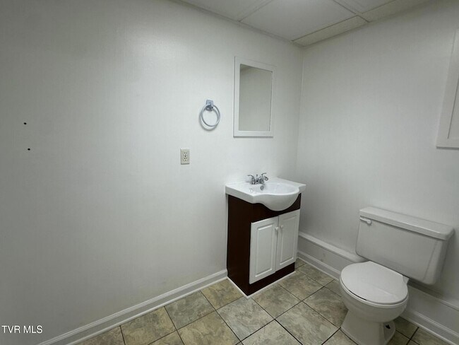 Building Photo - 103 Skyview Dr