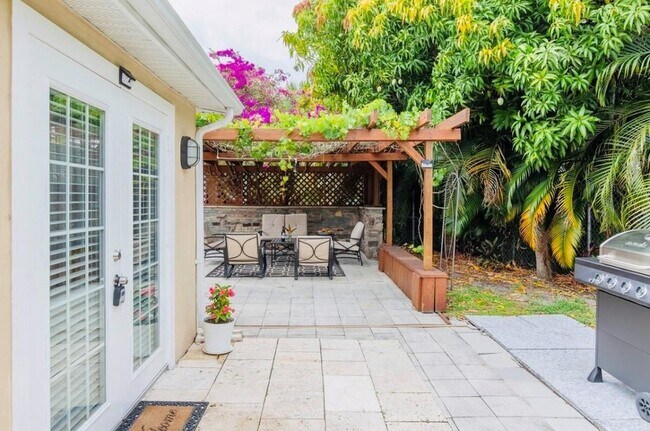 Building Photo - 279 Hach Ln