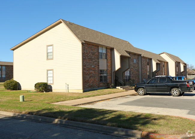 Building Photo - Cleburne Plaza