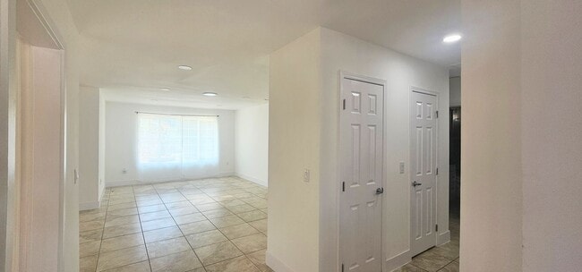Building Photo - Single Story Senior Home - Newly Remodeled...