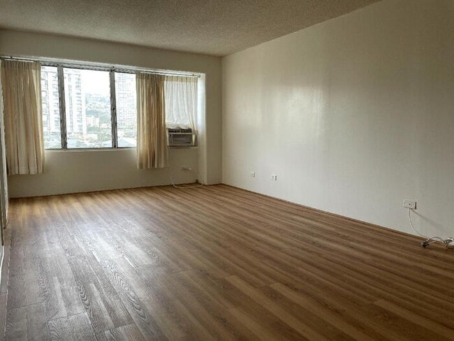 Building Photo - To register for the showing time below, note the 4 digit code: 5978 and click "APPLY NOW."(mobile...