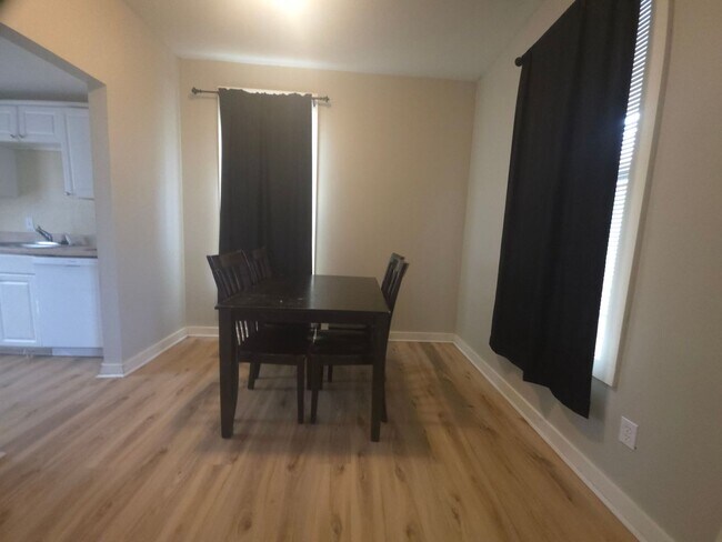 Building Photo - Two-story, 2 bedroom, 1 1/2 bath home