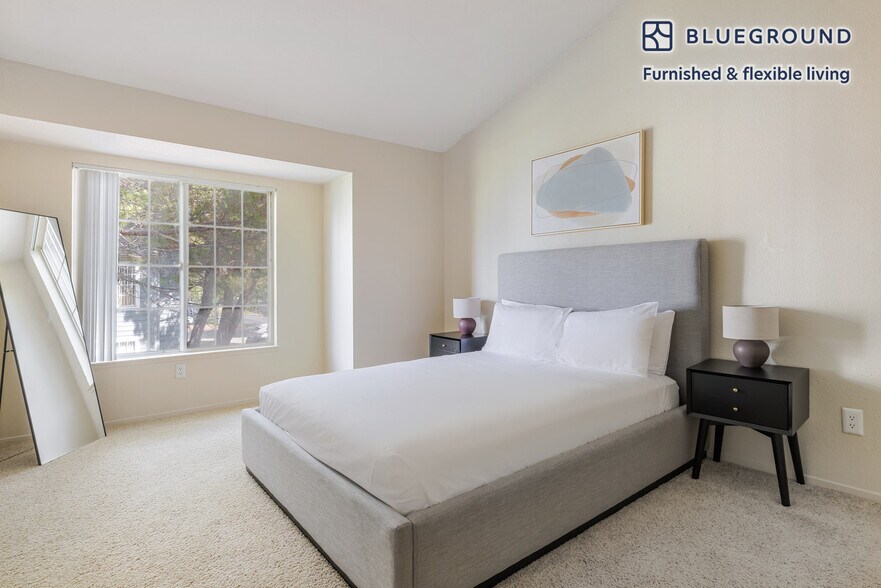 Building Photo - 43 Rock Harbor Ln