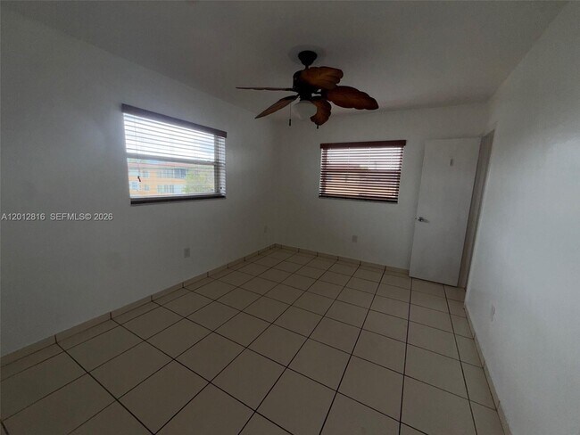 Building Photo - 120 Royal Palm Rd