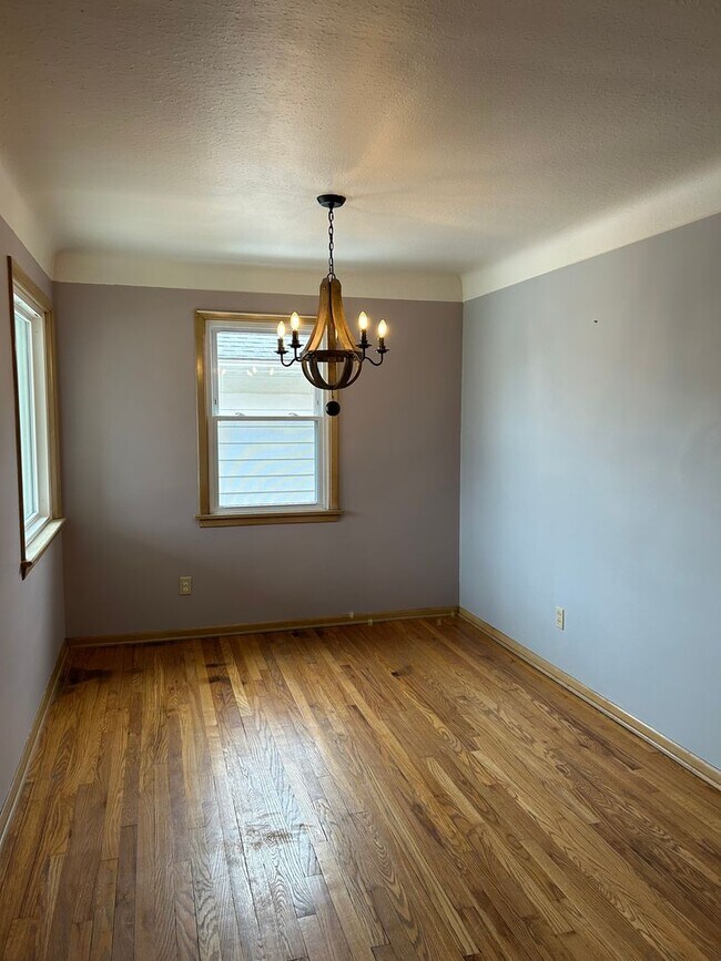 Building Photo - Brick Ranch for Rent in Mayfield HTS walking distance to Golden Gate Plaza