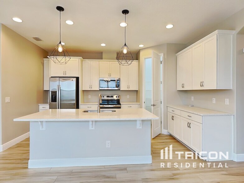 Building Photo - 3021 Casterton Dr