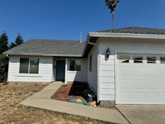 Building Photo - North Hilltop Home