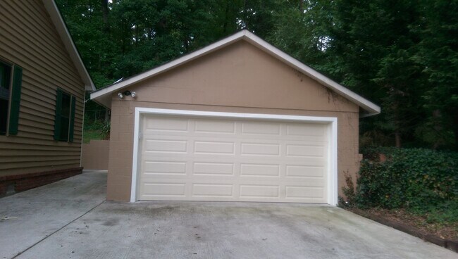 Building Photo - HOUSE FOR RENT!