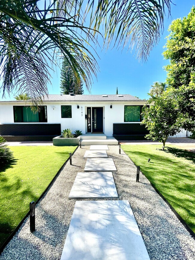 Building Photo - 6143 Carpenter Ave