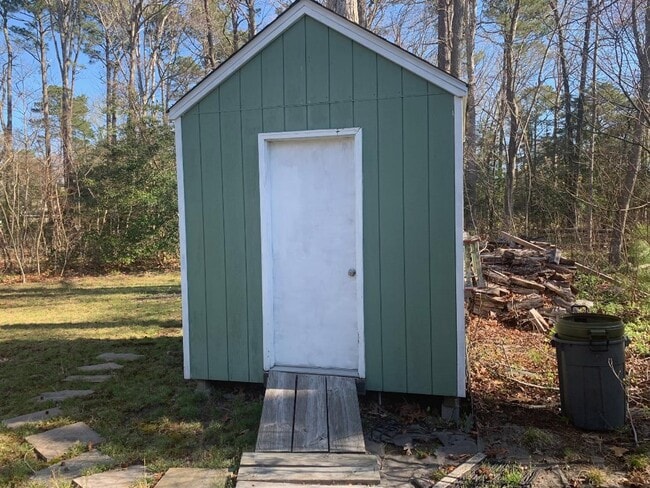 Building Photo - 165 Windjammer Rd