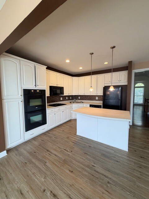 Building Photo - 203 Altair Way