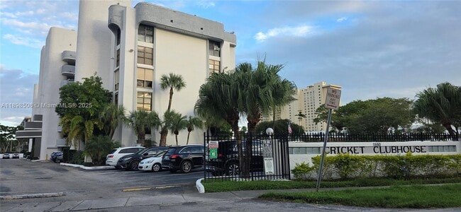 Building Photo - 1650 NE 115th St