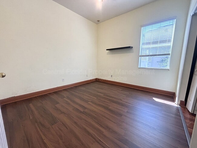 Building Photo - 902 Hire Cir