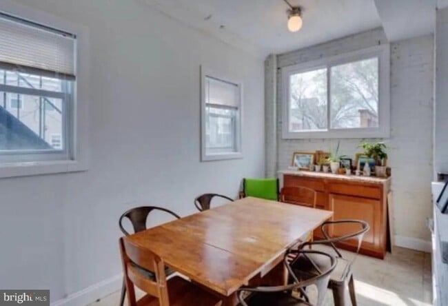 Building Photo - 1223 Orren St NE