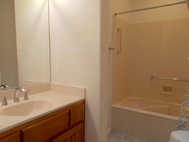 Building Photo - Single-Story Townhome with Golf Course Views in Summerlin